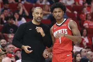 阿门·汤普森：约基奇防守很狡猾 还好我摸清了他的套路